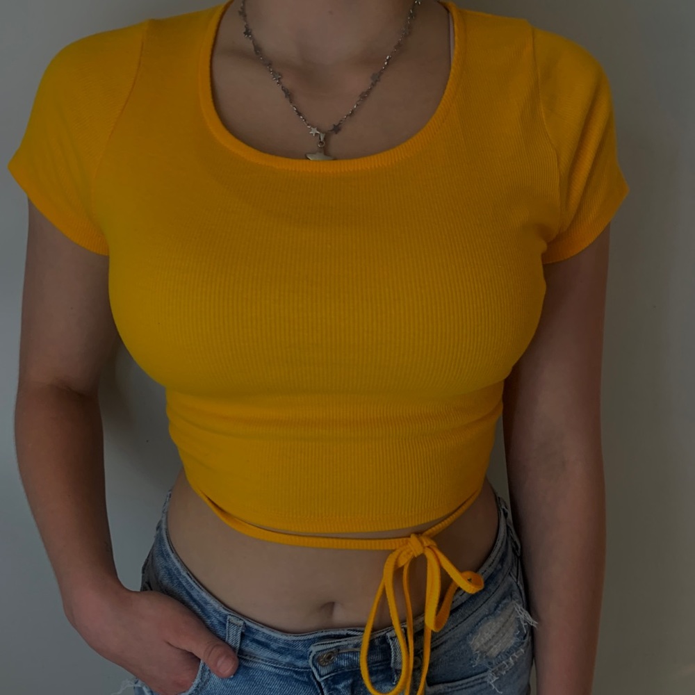 Cute women’s orange tie crop tee